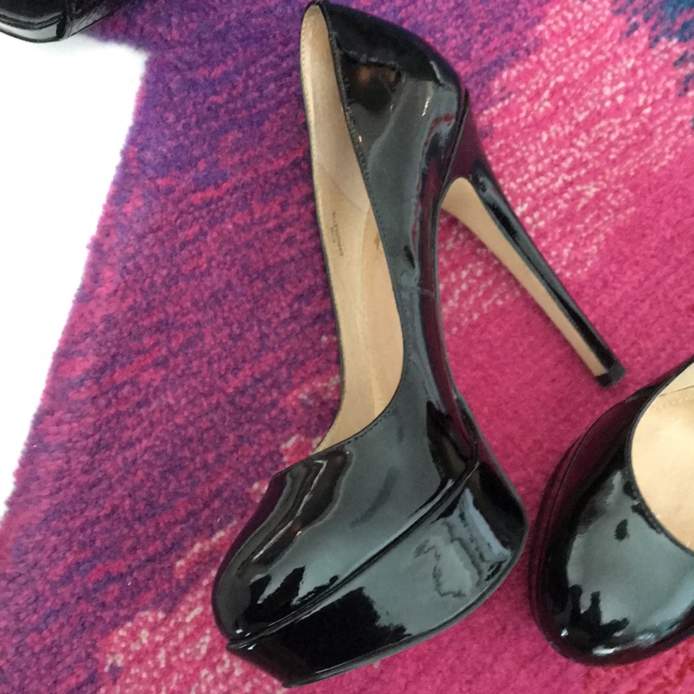 Joan & David blk pattern leather pumps 6 1/2. Used